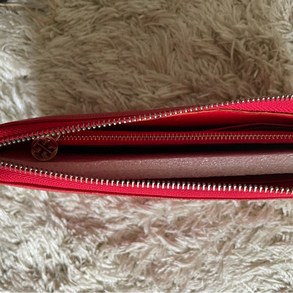 The NEW Tory Burch Bag Hot Pink - Picture 4 of 9